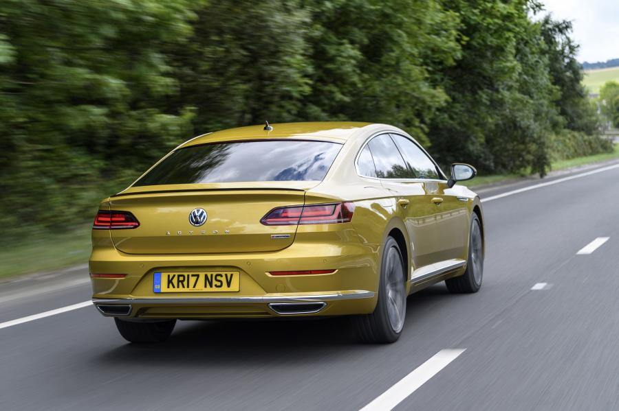  Volkswagen Arteon 4Motion R-Line 2017 года  (UK) (фото 19 из 41)